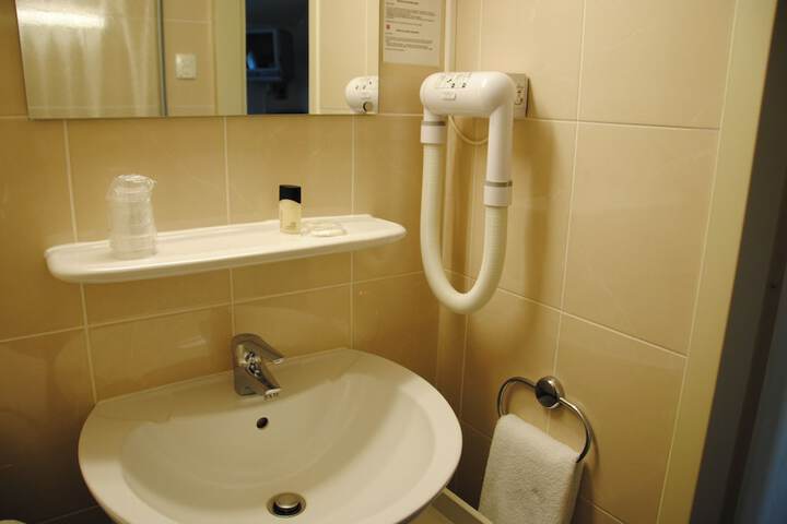Room 6 of 15