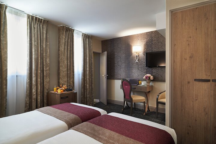 Room 9 of 35