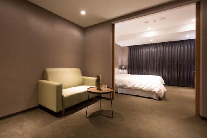 Room 21 of 43