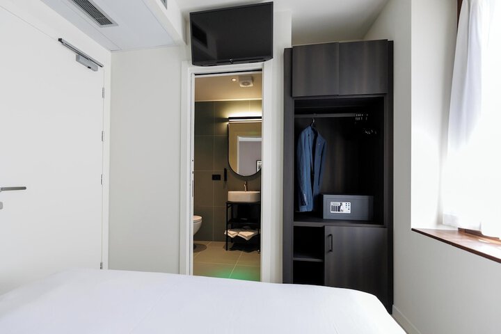 Room 55 of 106