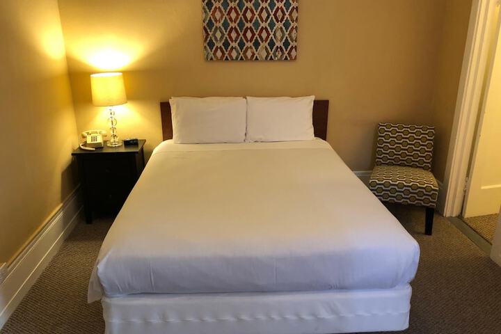 Room 22 of 35