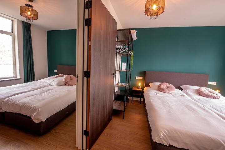 Room 10 of 29