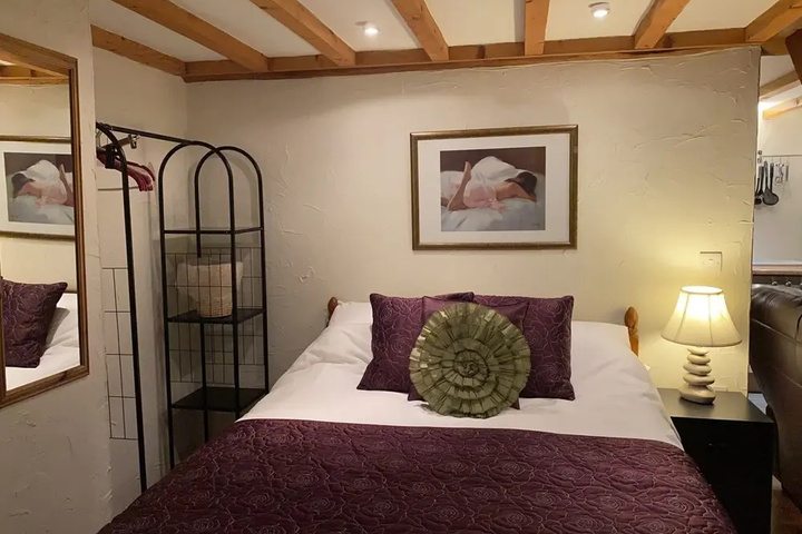 Room 2 of 18