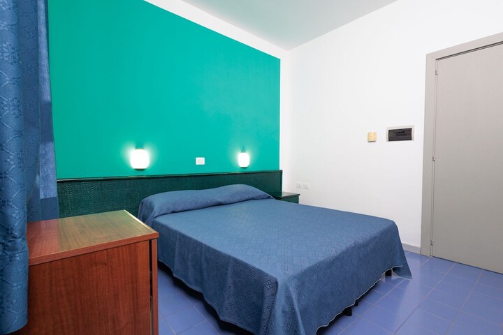 Room 2 of 18