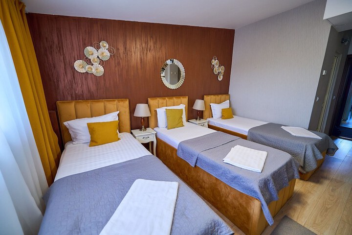 Room 53 of 136
