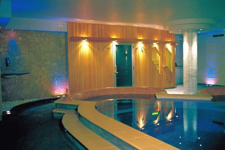 Hotel Pool