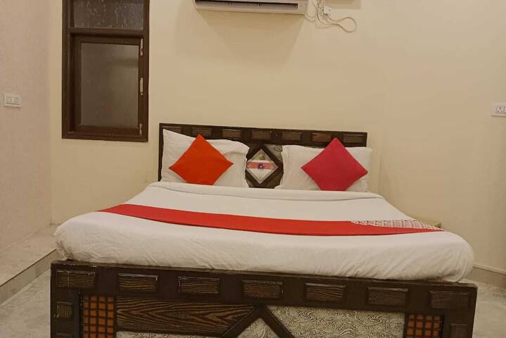 Room 4 of 18