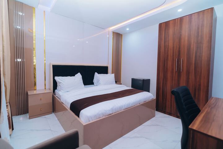 Room 28 of 60