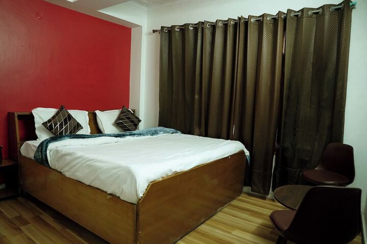 Room 7 of 27