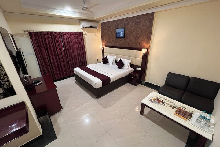Room 27 of 135