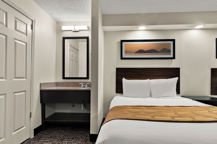 Room 13 of 26