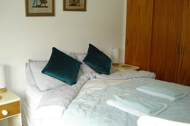 Room 7 of 12