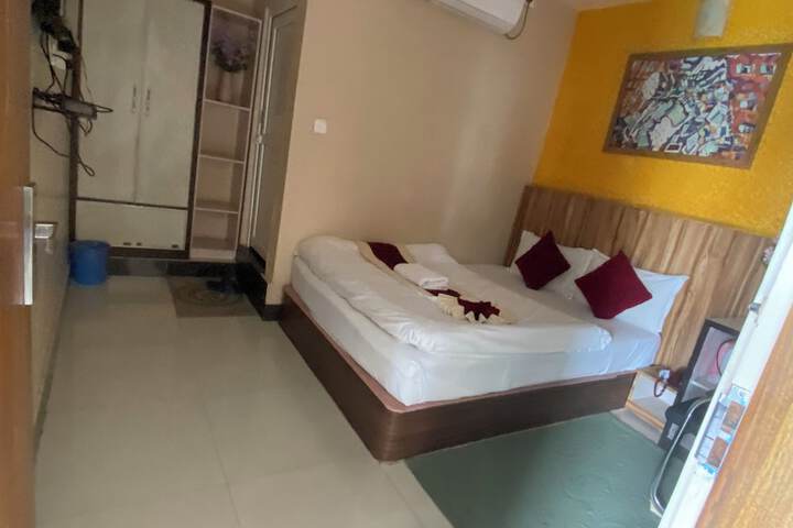 Room 5 of 10