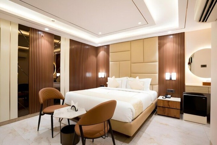 Room 4 of 27