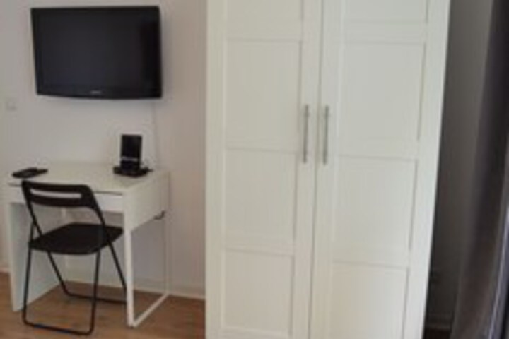 Room 142 of 177
