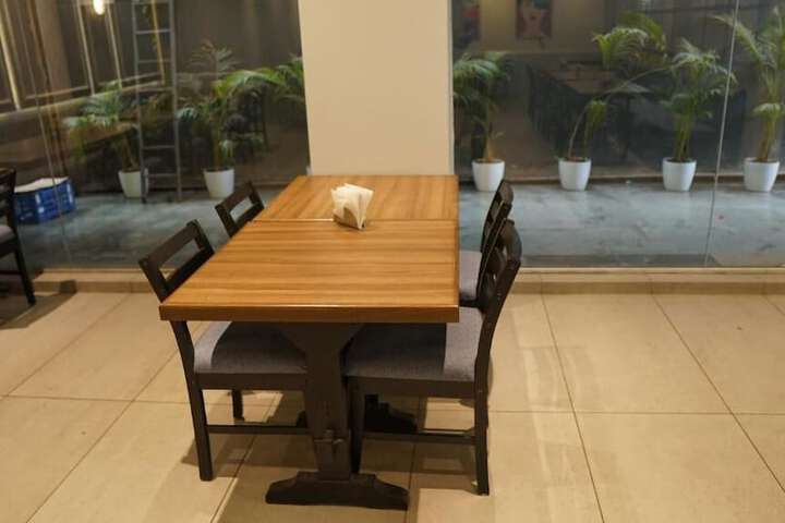 Dining 16 of 25