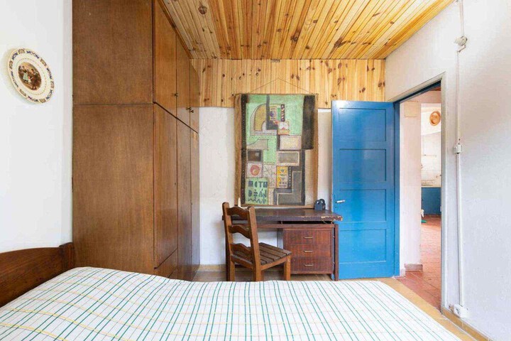 Room 10 of 35