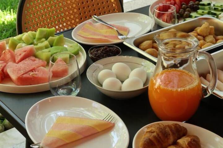 Breakfast/Coffee Service 70 of 95