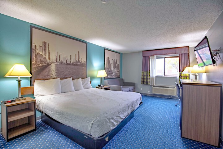 1 King Bed Business Room (10 of 16)