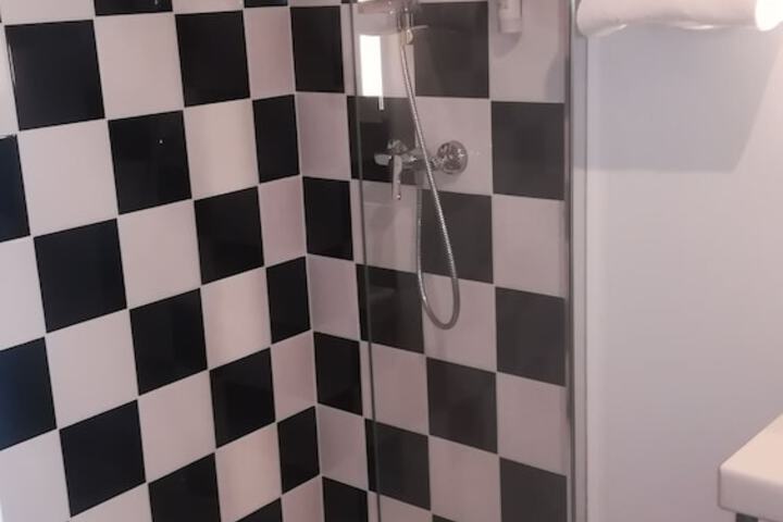 Room 14 of 30