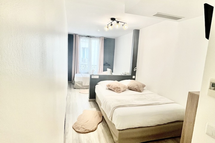 Room 4 of 52