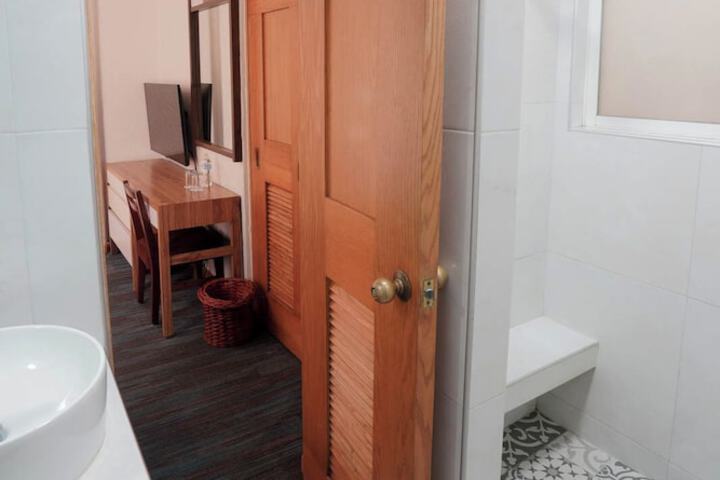 Room 28 of 42