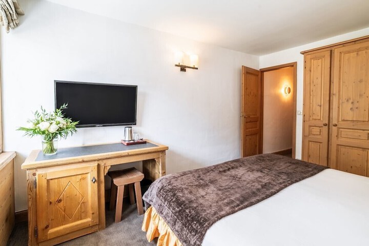 Room 4 of 14