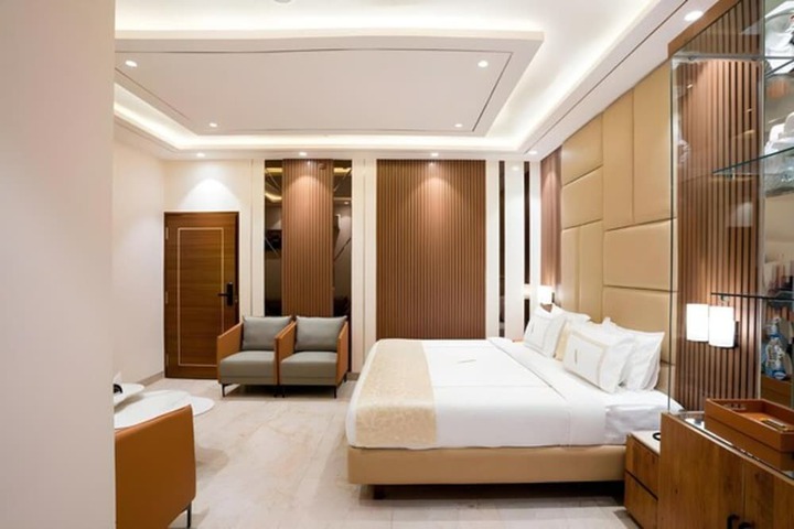 Room 2 of 27