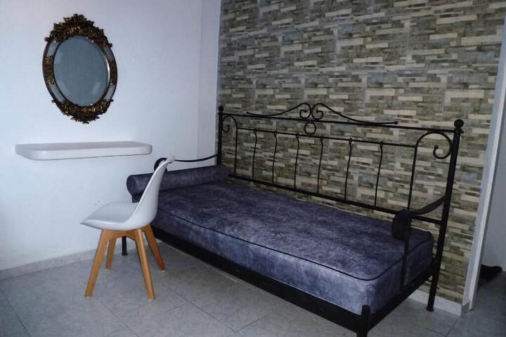 Room 6 of 10