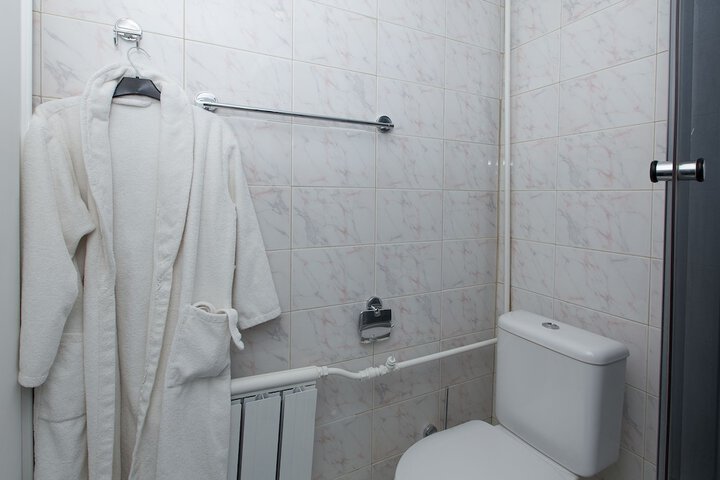 Room 10 of 17