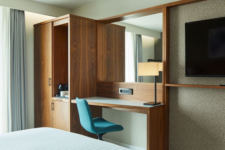 Room 14 of 37
