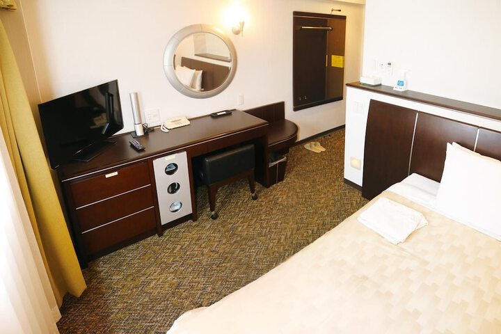 Room 17 of 103