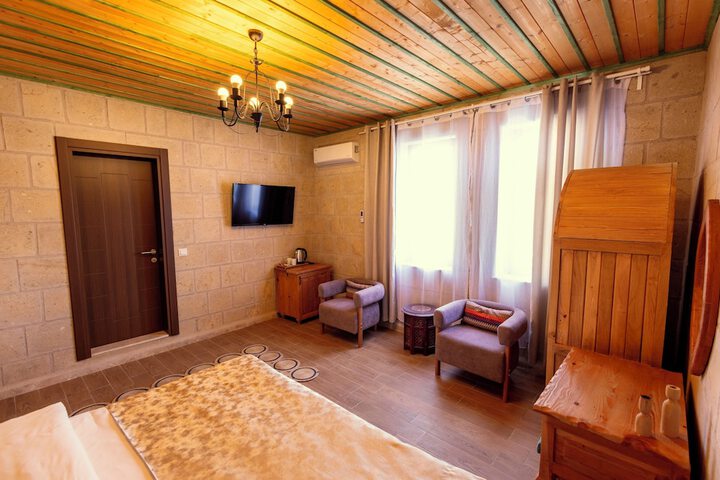 Room 12 of 37