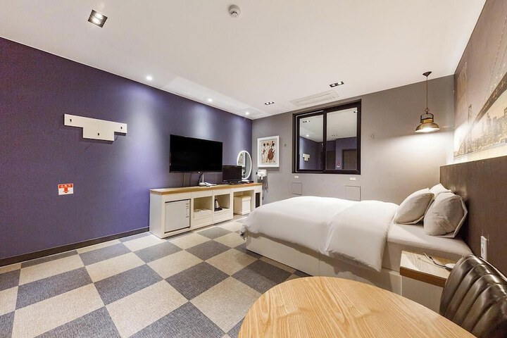 Room 26 of 63