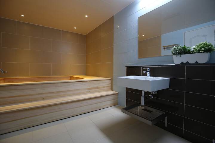 Room 35 of 53