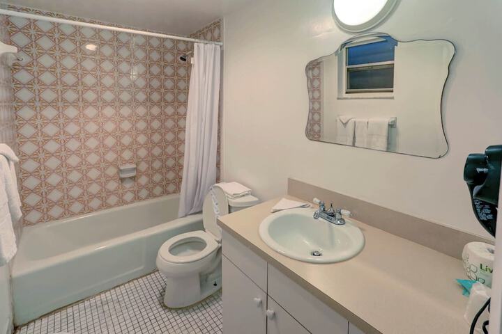 Room 33 of 57