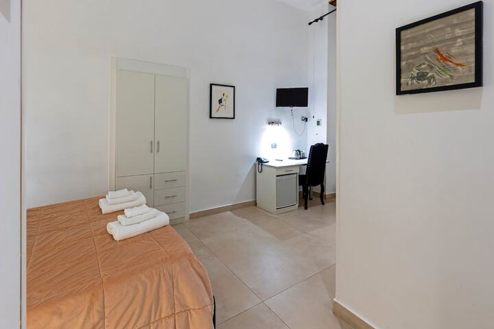 Room 40 of 84
