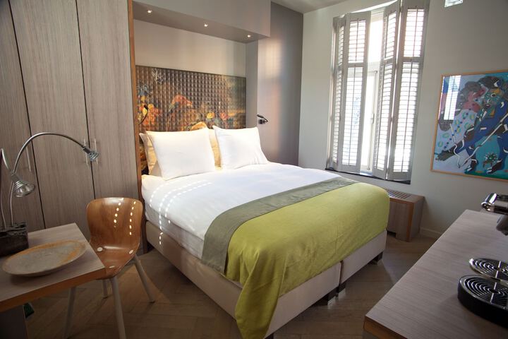 Room 3 of 171