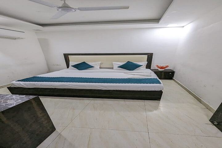 Room 2 of 8
