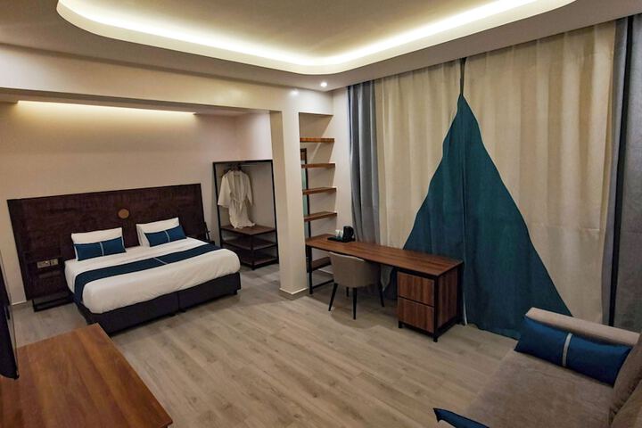 Room 44 of 106