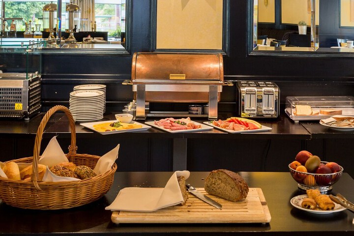 Breakfast/Coffee Service 24 of 40