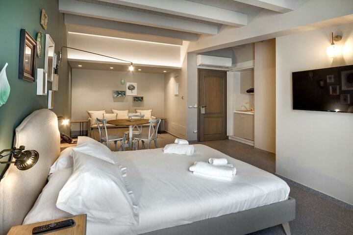 Room 5 of 121