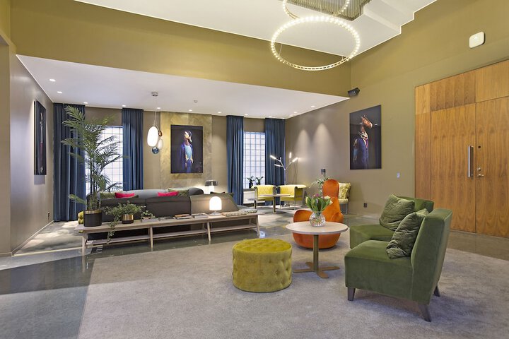 Lounge 60 of 70