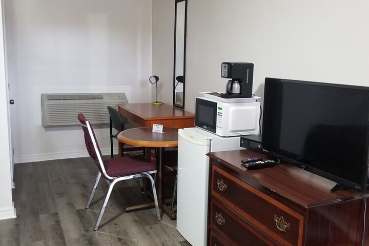 Room 7 of 10