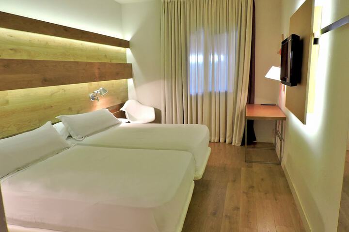 Room 21 of 48