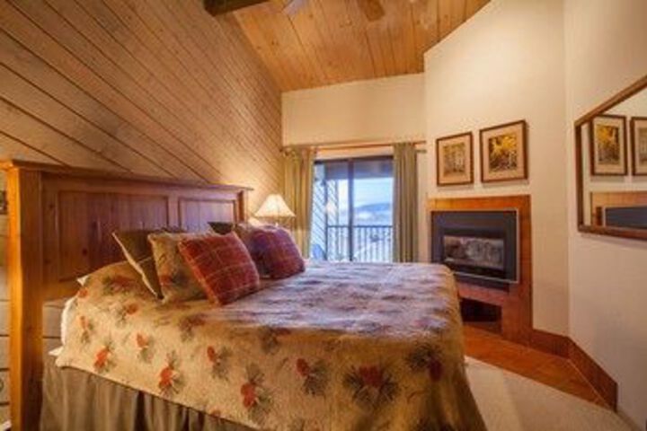 Hotel Suite Photo