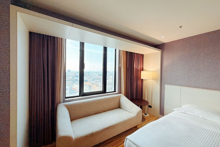 Room 35 of 69