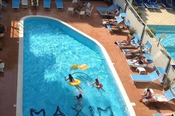 Pool 16 of 27