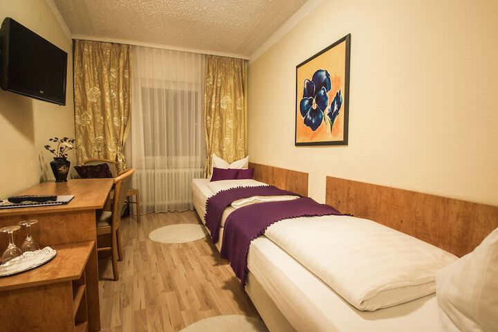 Room 72 of 145