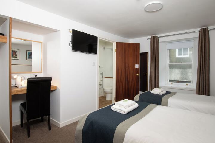 Room 26 of 82